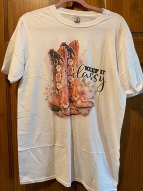NWOT! Gildan White Softstyle Tee with floral & western boot Graphic